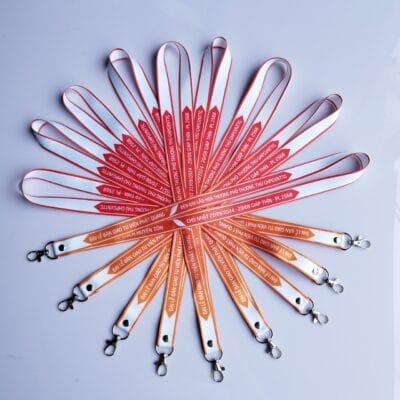 Xuong-in-day-deo-the-sinh-vien-tai-Thu-Duc