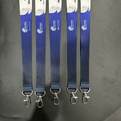 Làm dây đeo thẻ sự kiện